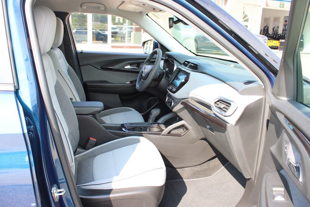 Used 2021 Chevrolet TrailBlazer LT w/ Convenience Package FWD image 35