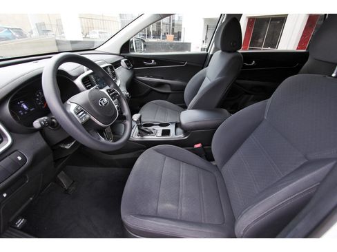 Used 2020 Kia Sorento FWD V6 image 9