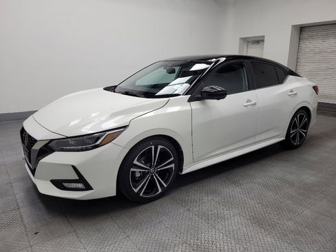 Used 2021 Nissan Sentra SR w/ SR Premium Package image 2