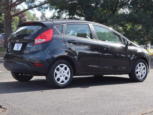Used 2013 Ford Fiesta SE FWD image 5