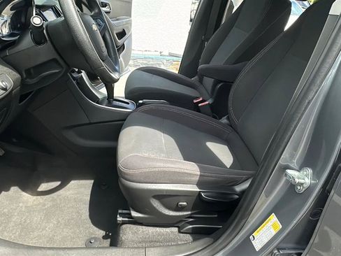 Used 2020 Chevrolet Trax LS FWD image 25