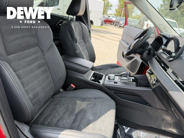 Used 2023 Mitsubishi Outlander SE Black Edition AWD/4WD image 38