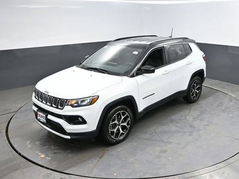 Used 2025 Jeep Compass Limited image 38