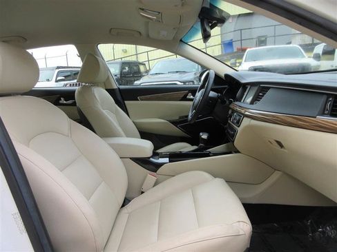 Used 2019 Kia Cadenza Premium image 31