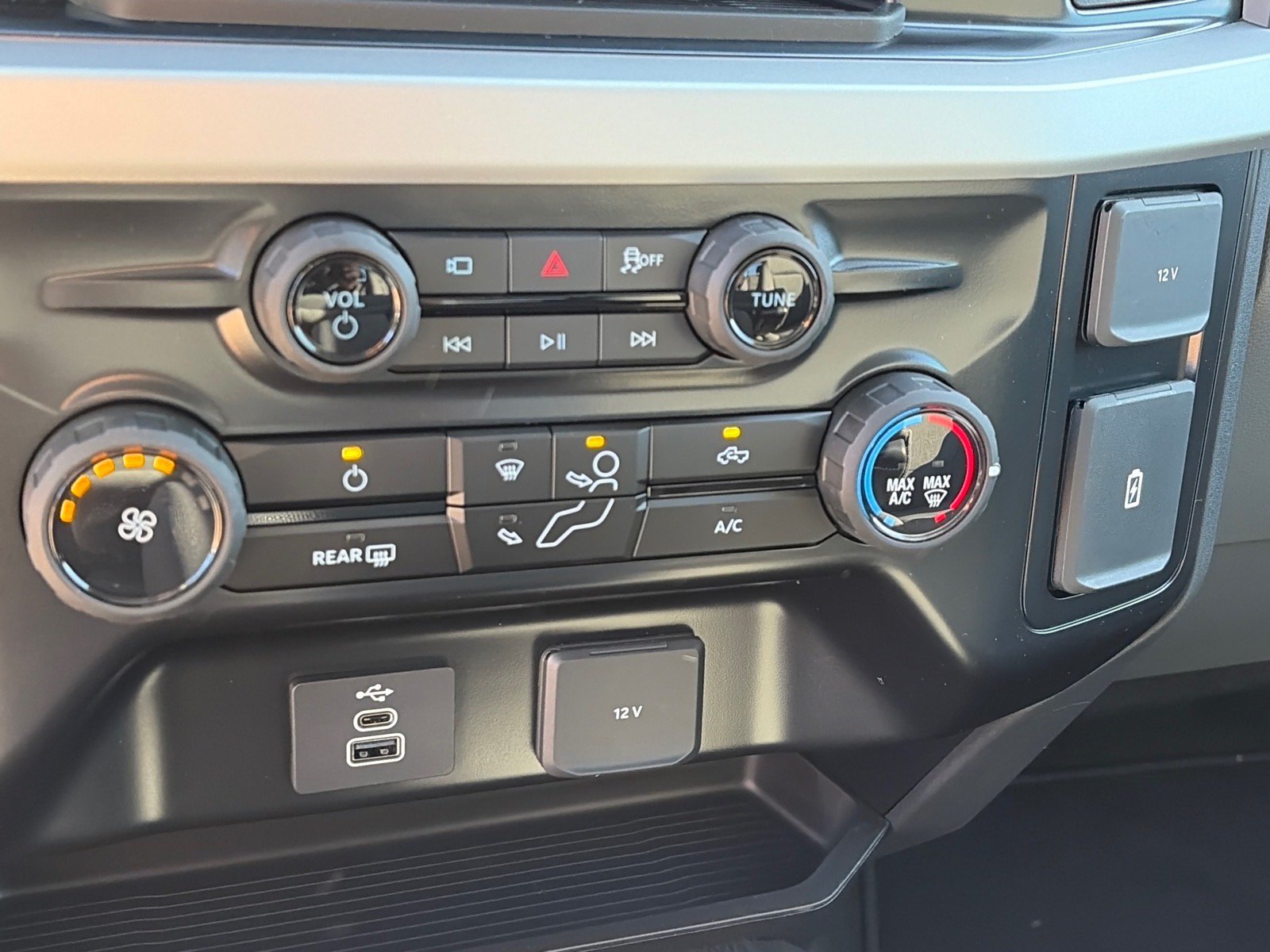 New 2027 Ford F250 XL w/ Tremor Off-Road Package AWD/4WD image 12