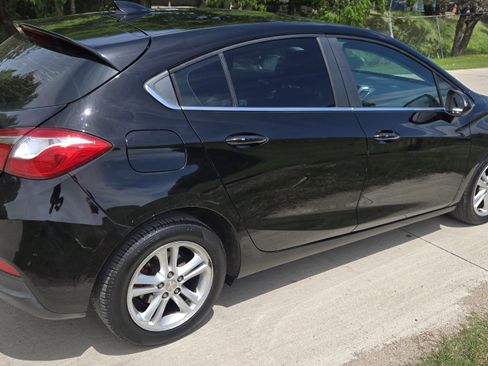 Used 2018 Chevrolet Cruze LT image 9