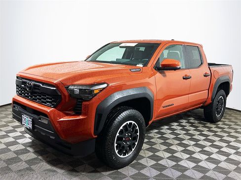 Certified 2025 Toyota Tacoma TRD Off-Road image 4