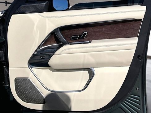 Used 2023 Land Rover Range Rover Autobiography image 19