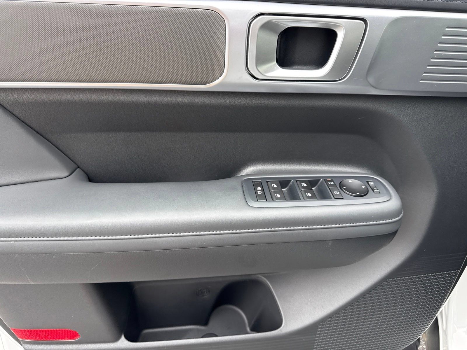 Used 2025 Hyundai Santa Fe SEL FWD image 21