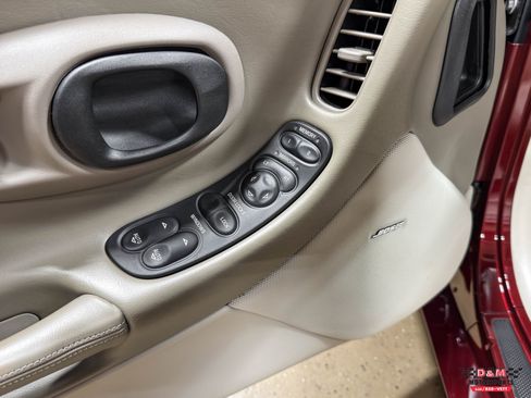 Used 2003 Chevrolet Corvette 50th Anniversary Edition w/ Preferred Equipment Group RWD image 27