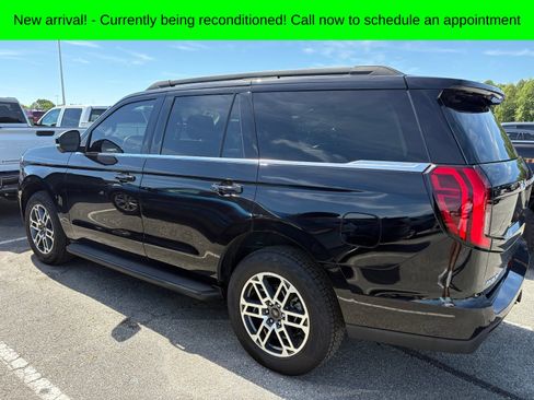 Used 2025 Ford Expedition Active AWD/4WD image 3