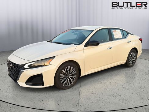 Used 2025 Nissan Altima 2.5 SV FWD image 1