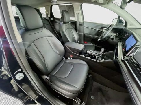 Used 2025 Kia Sportage EX w/ Premium Package FWD image 30