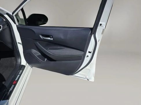 Used 2020 Toyota Corolla LE FWD image 41