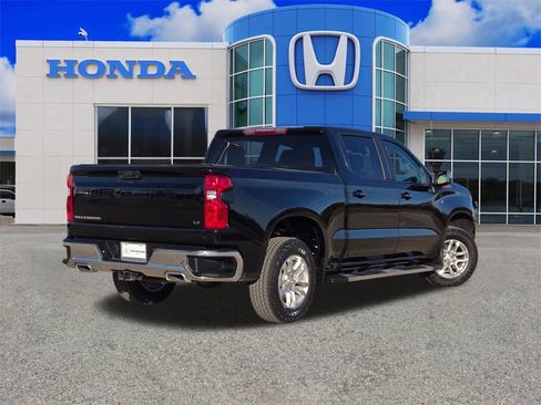 Used 2023 Chevrolet Silverado 1500 LT w/ Z71 Off-Road Package image 3