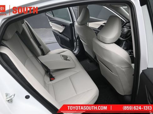Used 2025 Toyota Camry XLE AWD/4WD image 29