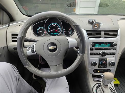 Used 2010 Chevrolet Malibu LS image 2