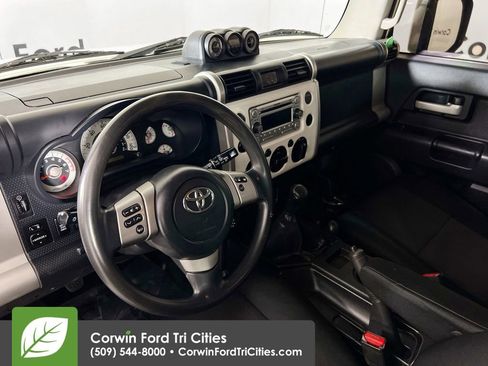 Used 2014 Toyota FJ Cruiser 4WD image 3
