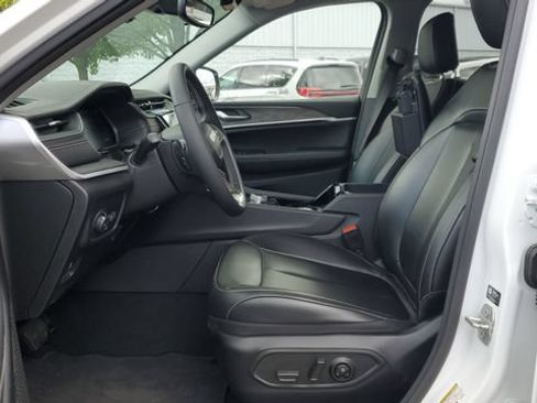 Certified 2023 Jeep Grand Cherokee Limited w/ Black Appearance Package AWD/4WD image 5