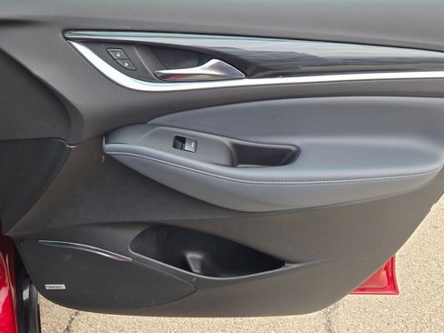 Used 2024 Buick Enclave Premium image 4