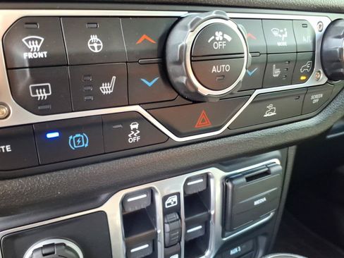 Used 2024 Jeep Wrangler Unlimited AWD/4WD image 11