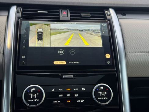 Used 2021 Land Rover Discovery S R-Dynamic image 24