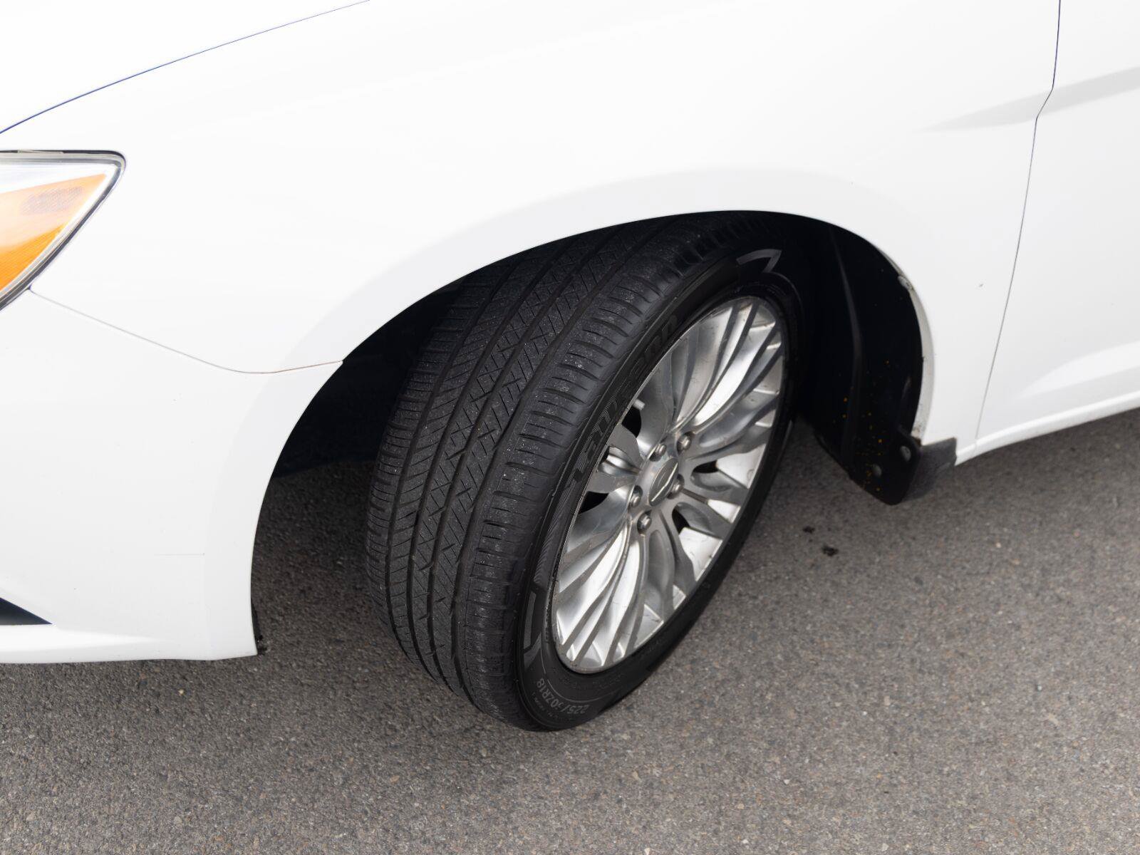Used 2012 Chrysler 200 Limited FWD image 8