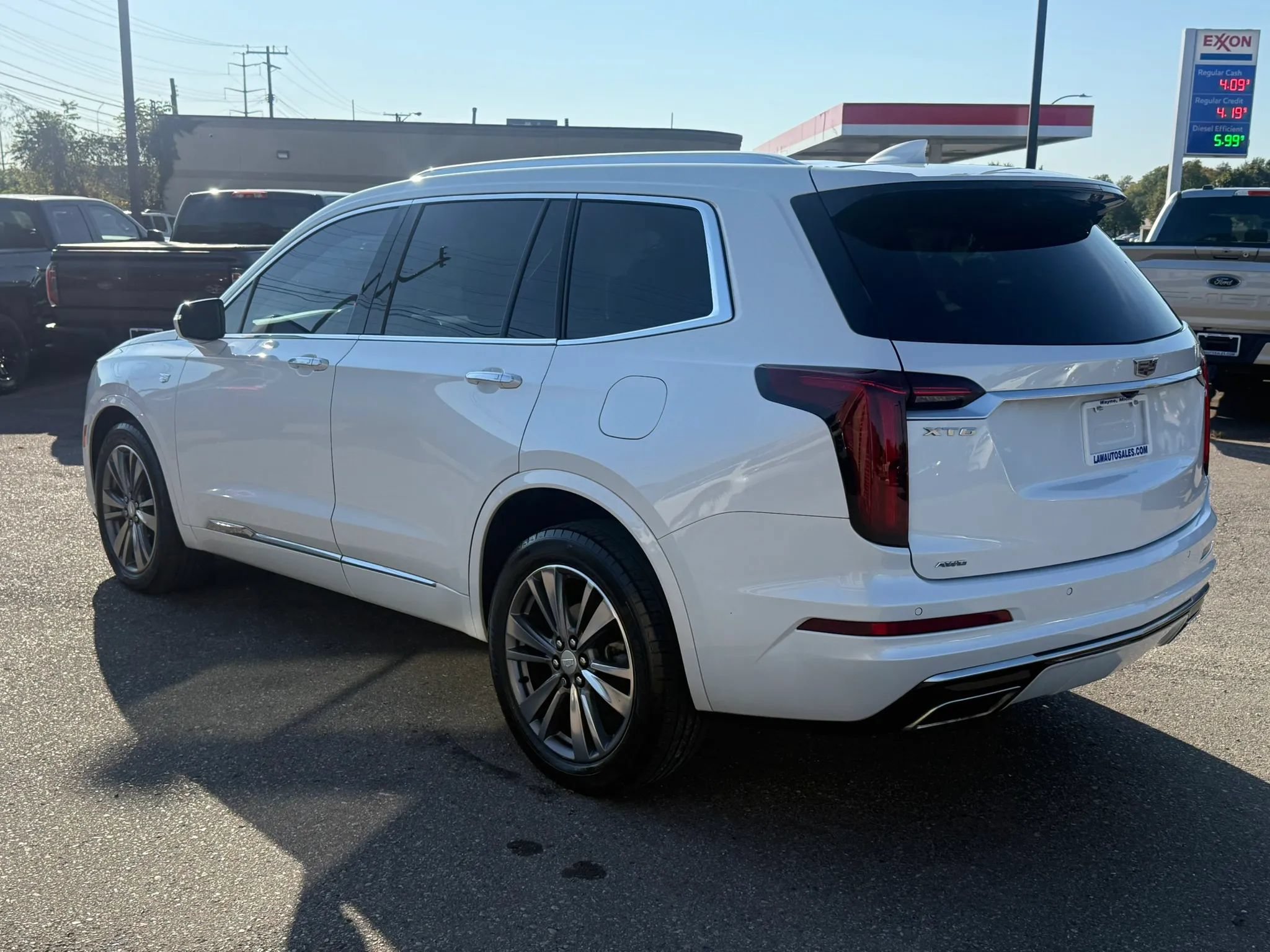 Used 2021 Cadillac XT6 Premium Luxury w/ LPO, Floor Liner Package AWD/4WD image 5