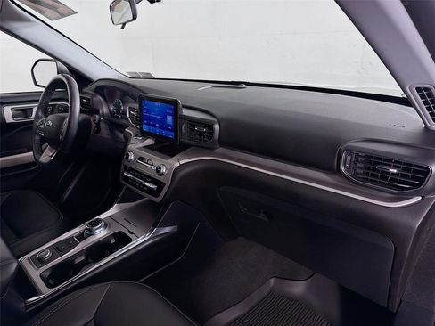 Used 2022 Ford Explorer XLT w/ Equipment Group 202A image 30
