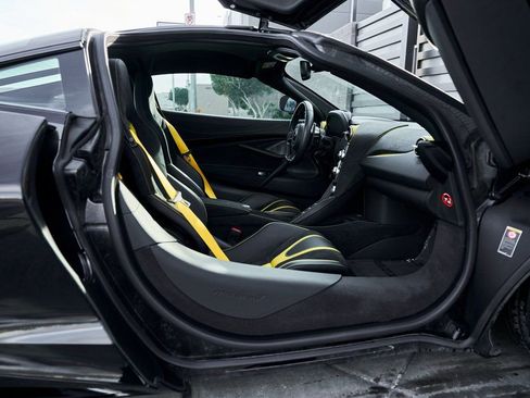 Used 2021 McLaren 720S RWD image 33