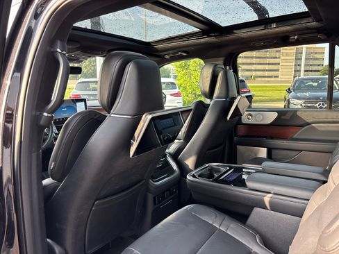 Certified 2023 Lincoln Navigator Reserve AWD/4WD image 27