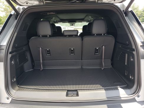 New 2026 Chevrolet Traverse LT w/ Sun and Wheel Package FWD image 11