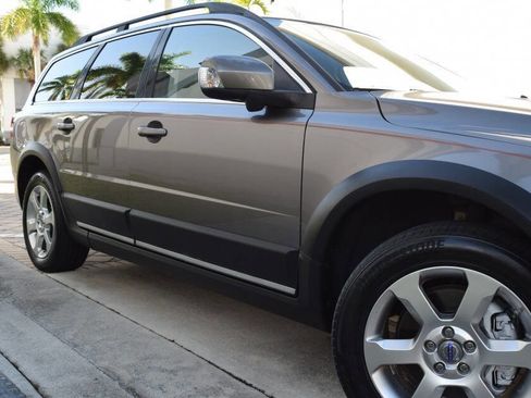 Used 2011 Volvo XC70 3.2 w/ Premium Pkg image 16