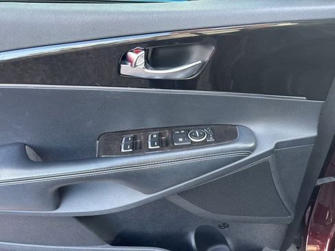 Used 2017 Kia Sorento LX image 9