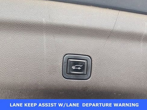 Used 2022 Chevrolet Suburban LT w/ Luxury Package image 10