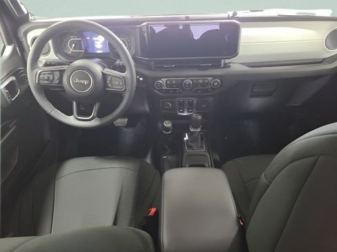 Used 2025 Jeep Wrangler Sport AWD/4WD image 19