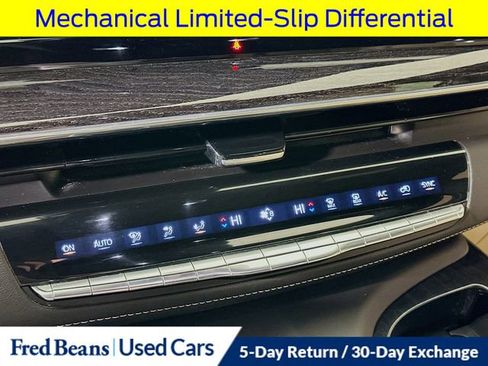 Used 2023 Cadillac Escalade Premium Luxury image 20