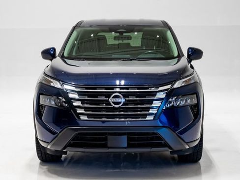 Used 2025 Nissan Rogue SV AWD/4WD image 6
