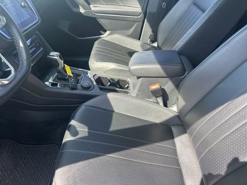 Used 2022 Volkswagen Tiguan SE w/ Panoramic Sunroof Package AWD/4WD image 16