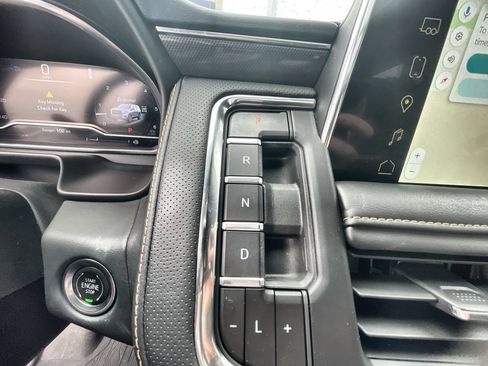 Used 2024 GMC Yukon AT4 AWD/4WD image 16
