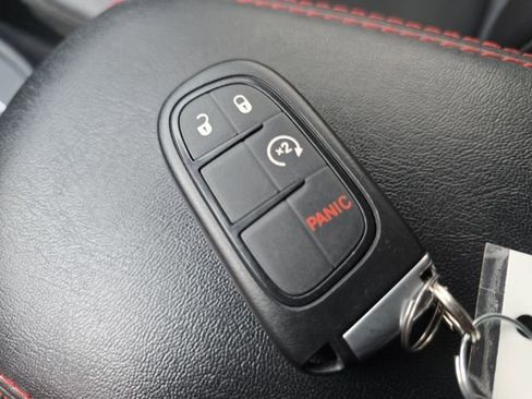 Used 2019 Jeep Cherokee Trailhawk w/ Cold Weather Group image 27