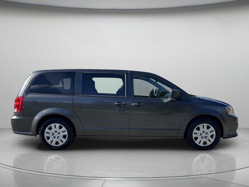 Used 2020 Dodge Grand Caravan SE w/ UConnect Hands-Free Group image 2
