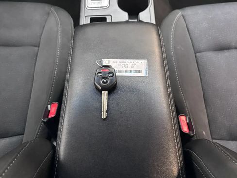 Used 2017 Subaru Legacy 2.5i Premium w/ Moonroof Package AWD/4WD image 18