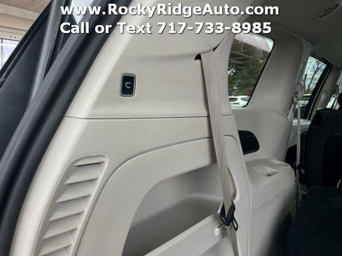 Used 2023 Chrysler Voyager LX image 36