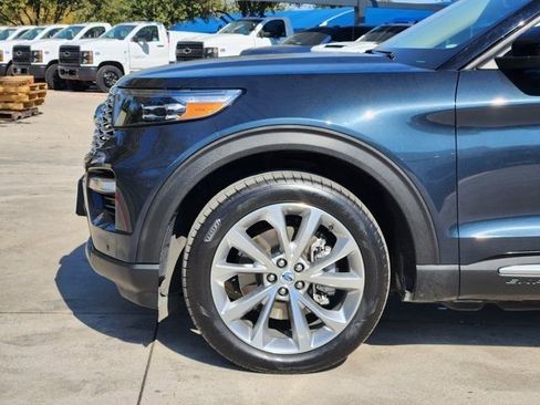 Used 2023 Ford Explorer Platinum w/ Premium Technology Package image 16