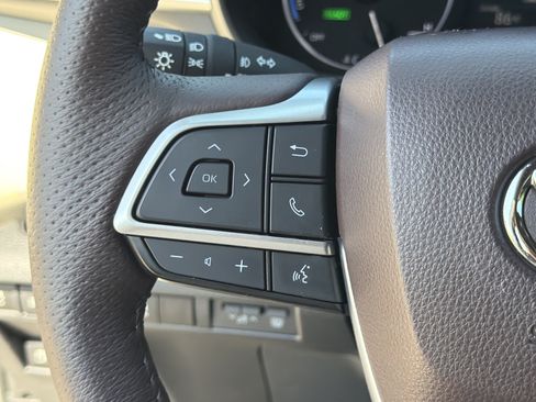 Used 2021 Toyota Sienna Platinum FWD image 25
