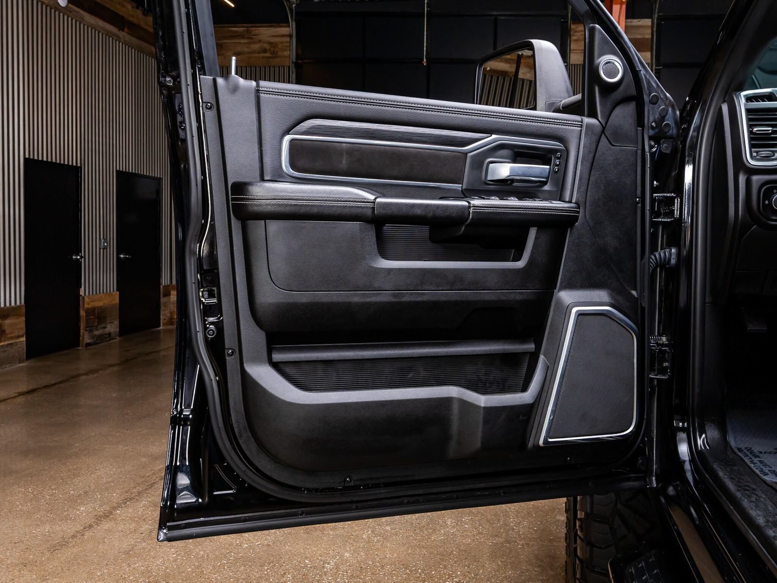 Used 2024 RAM 2500 Laramie w/ Night Edition AWD/4WD image 38