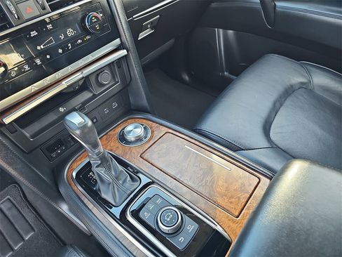 Used 2024 Nissan Armada SL image 25