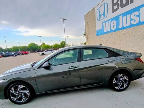 Used 2025 Hyundai Elantra Sport FWD image 17
