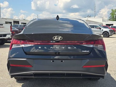 Used 2025 Hyundai Elantra Limited FWD image 4